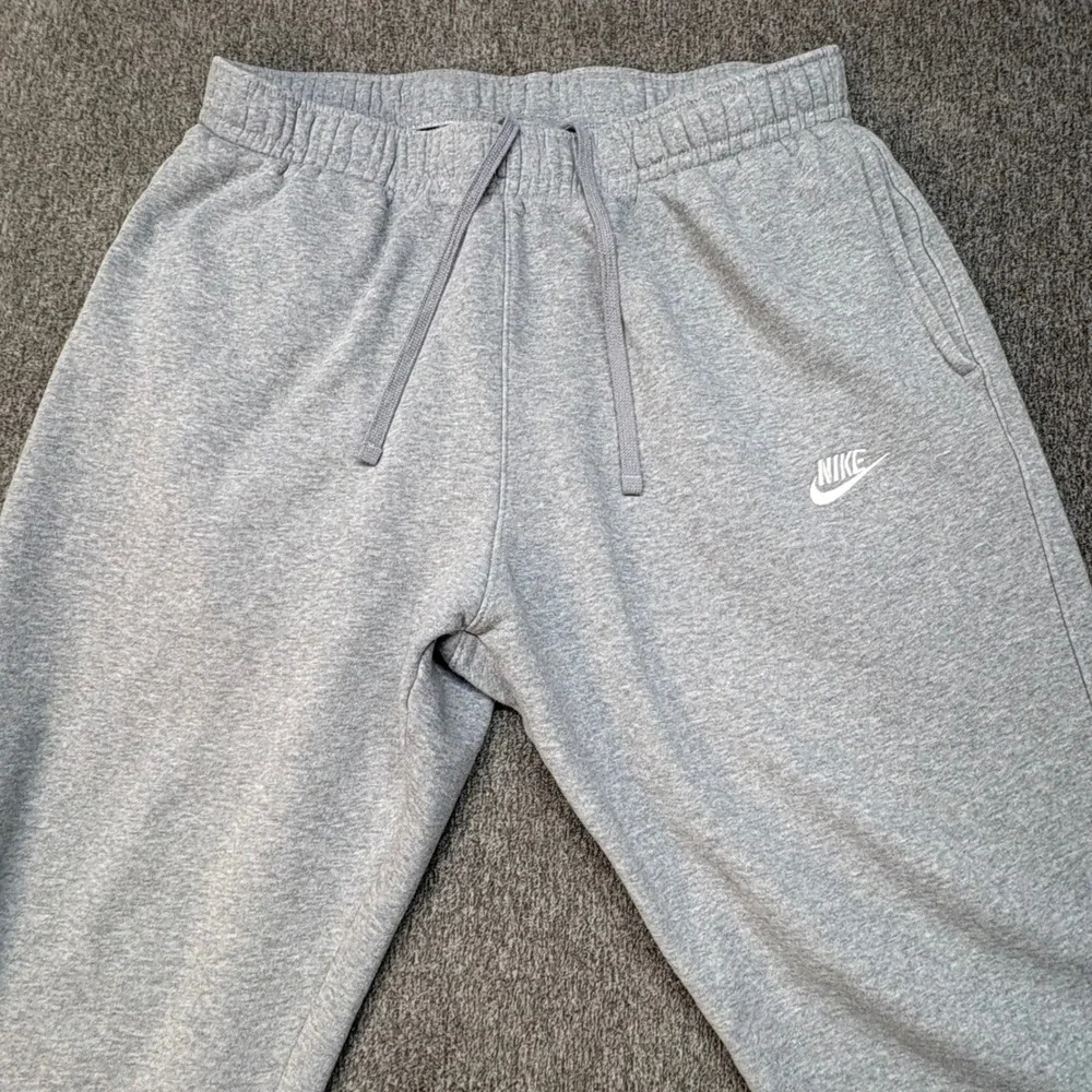Nike Sportswear Club‎ Fleece Joggers Mens XL Gray Sweatpants BV2671-063